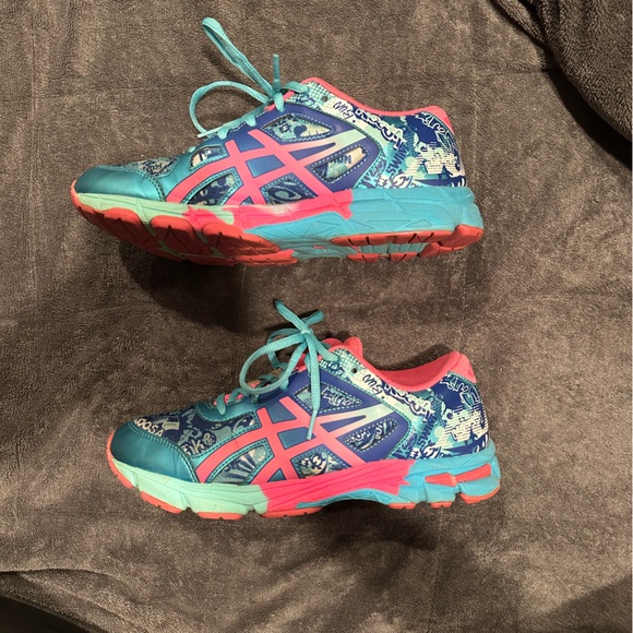 ASICS kids size 7 sneakers - Picture 3 of 6